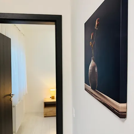 Leda Iii Aranypart 公寓 *