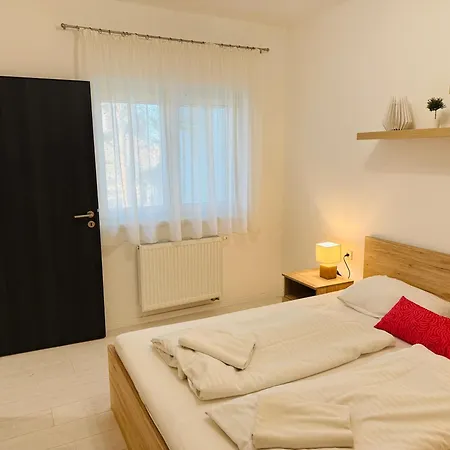 Leda Iii Aranypart Апартаменты *